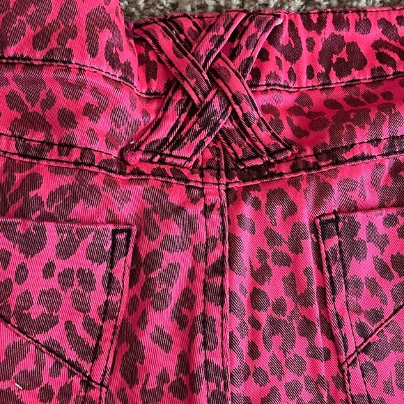 Tripp NYC Pink Animal Print Capri Pants, Size 9 Juniors - Picture 7 of 11